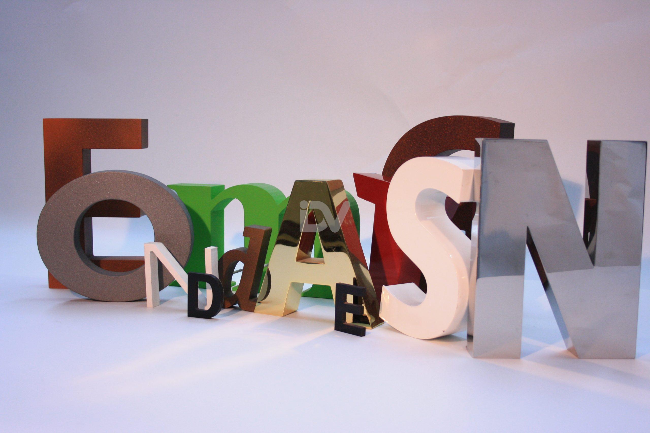letras en volumen aluminio latón pvc inox hierro oxidado lacadas